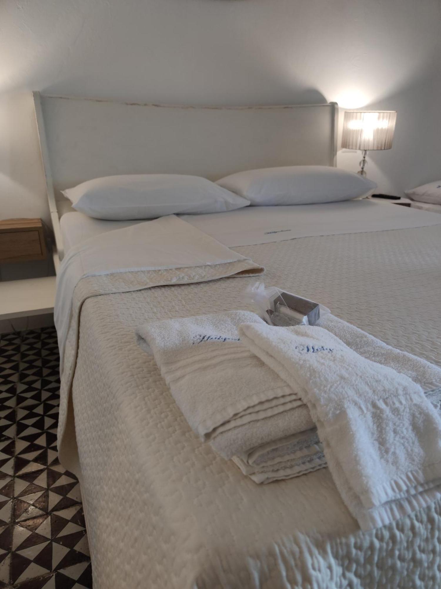 Halgoduria Hotel Santa Marina Salina Phòng bức ảnh