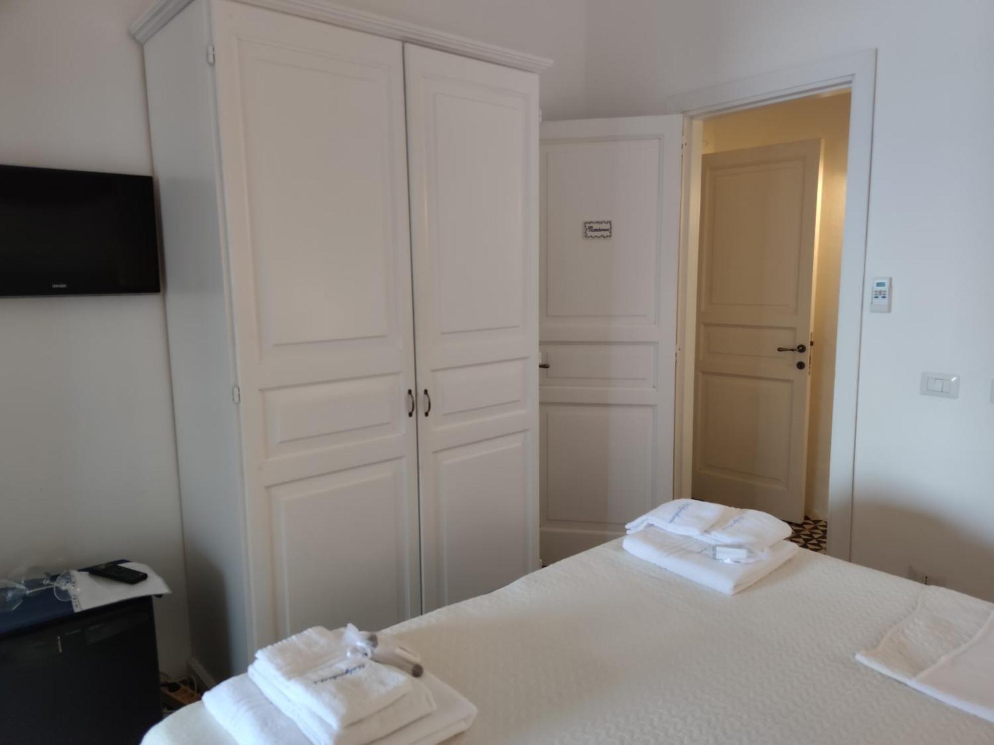 Halgoduria Hotel Santa Marina Salina Phòng bức ảnh